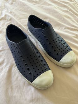 Men’s size 10 Natives