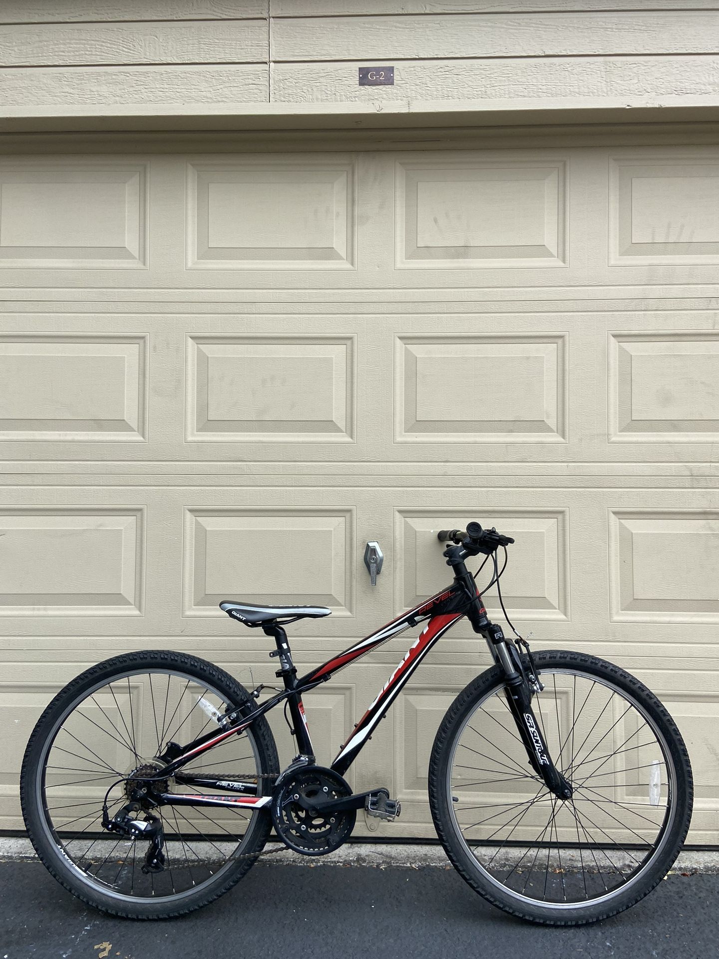Giant Revel Mountain Bike – XXS Frame – 26” Wheels – Shimano 21-Speed Bicycle