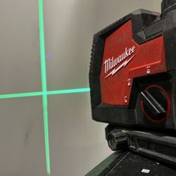 Milwaukee Rechargeable Laser Level With Plumpoints