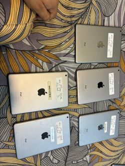 iPad 2, unlocked, clean 2nd generation, lot of 5