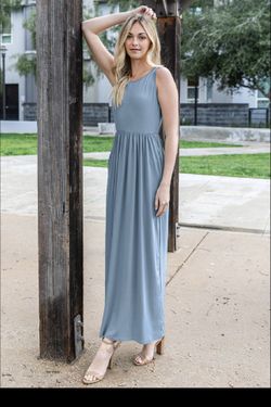 BRAND NEW - Solid Sleeveless Maxi Dress
