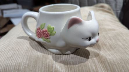 Vintage White Ceramic Cat Pink Flowers Tea Bag Holder Mug. 