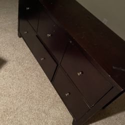 Dresser And Chest Of Drawers