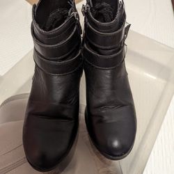 Boots Sz 8.      CASH ONLY