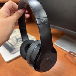 Beats Solo 3 With Charger And Case Bag
