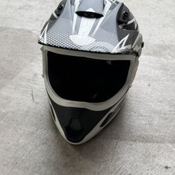 Kids dirt bike helmet like new