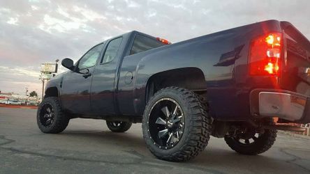 On-sale. 0-2.5” leveling kit with installation. For GMC CHEVY  truck and suv