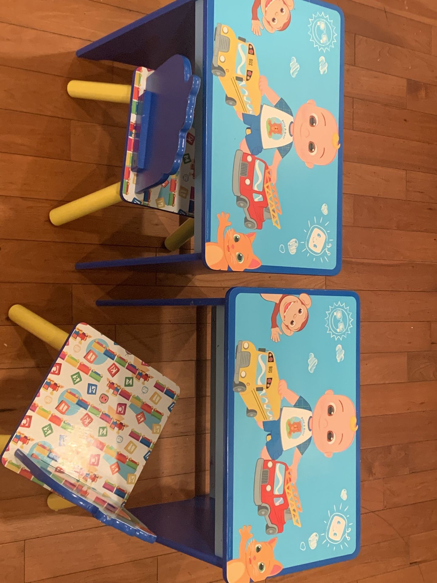 2 Coco Melon Desk