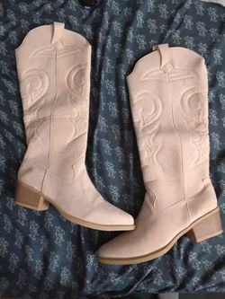 Boots size 43
