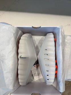 White Nike minds 001