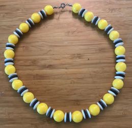Vintage yellow, black & white chunky lucite beaded necklace