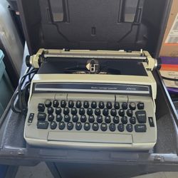 JC Penney 1841 Vintage Electric Typewriter