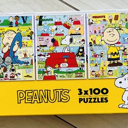 Peanuts Holiday 300-piece jigsaw puzzle set produced by RoseArt