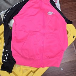 Nike Size 5 Small $35 Kids Pink Set