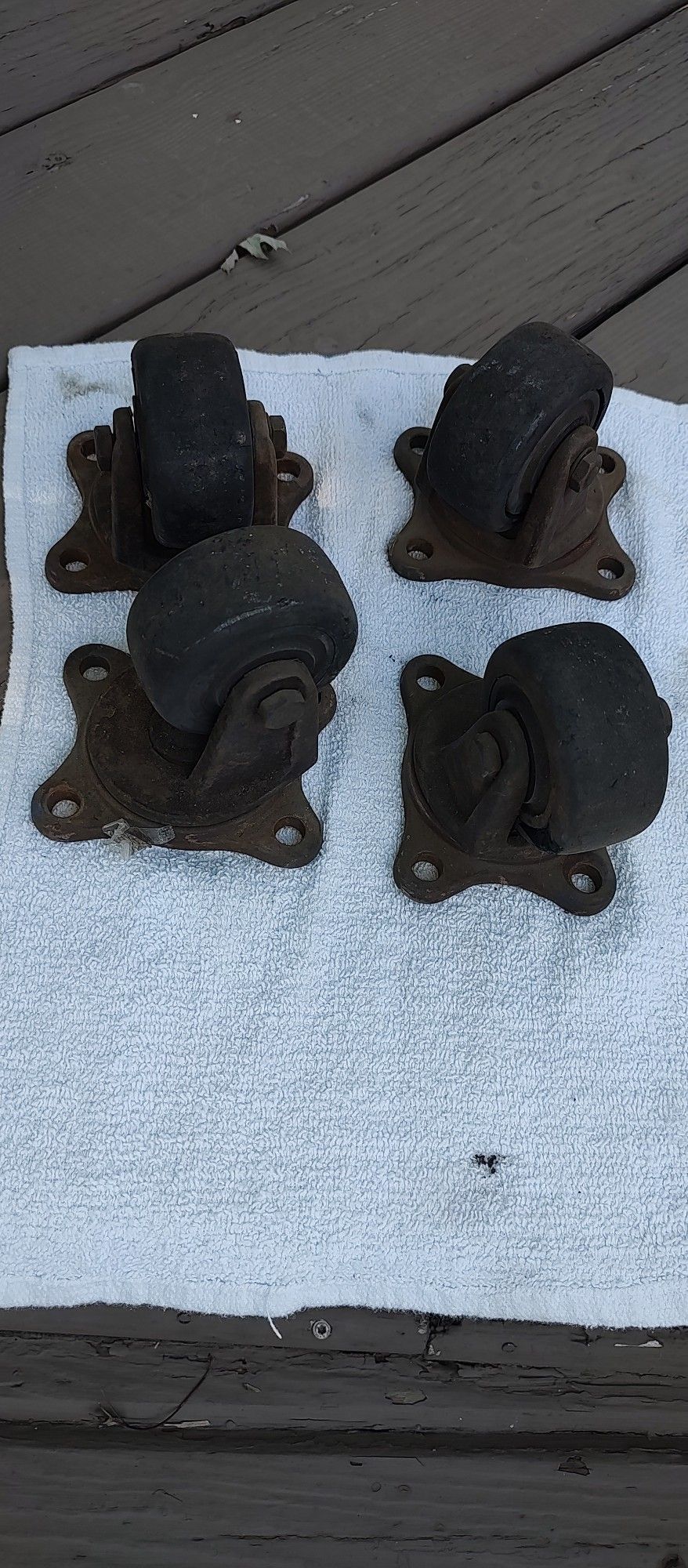 Vintage Heavy Ball Bearing Casters (4)