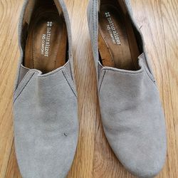 Naturalizer off white Suede Shoe with hidden heel- Sz 8N
