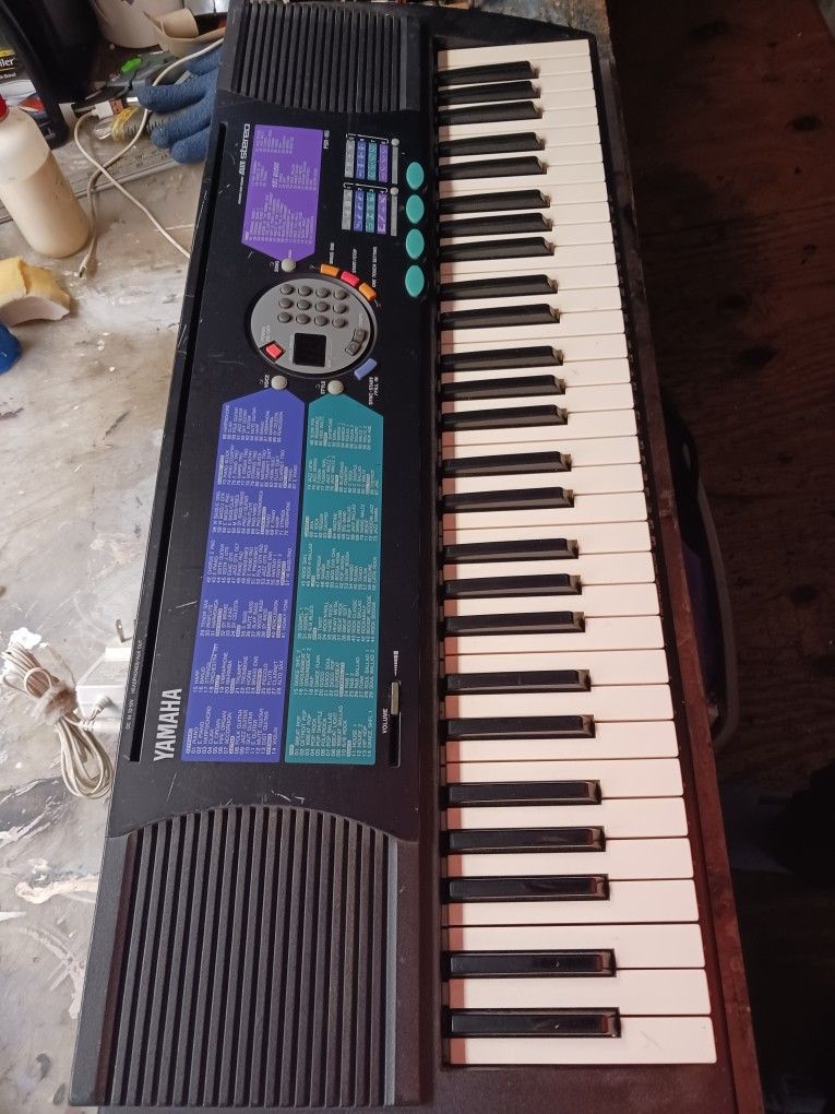 YAMAHA Keyboard Piano *READ*