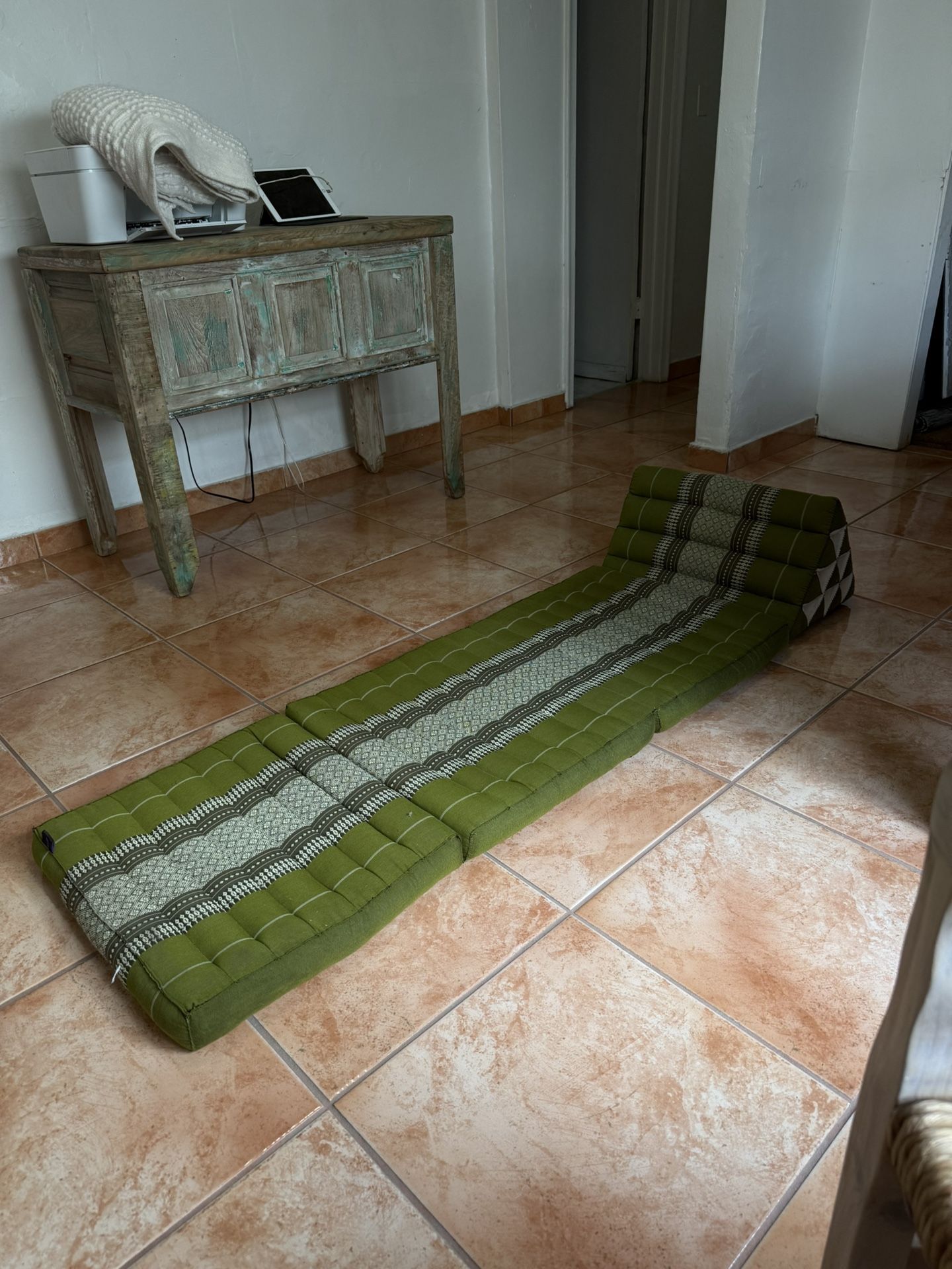 Leewadee - Comfortable Japanese Floor Mattress - Thai Floor Bed with Triangle Cushion - Futon Mattress - Thai Massage Mat, 67 x 21 inches, Green, Kapo