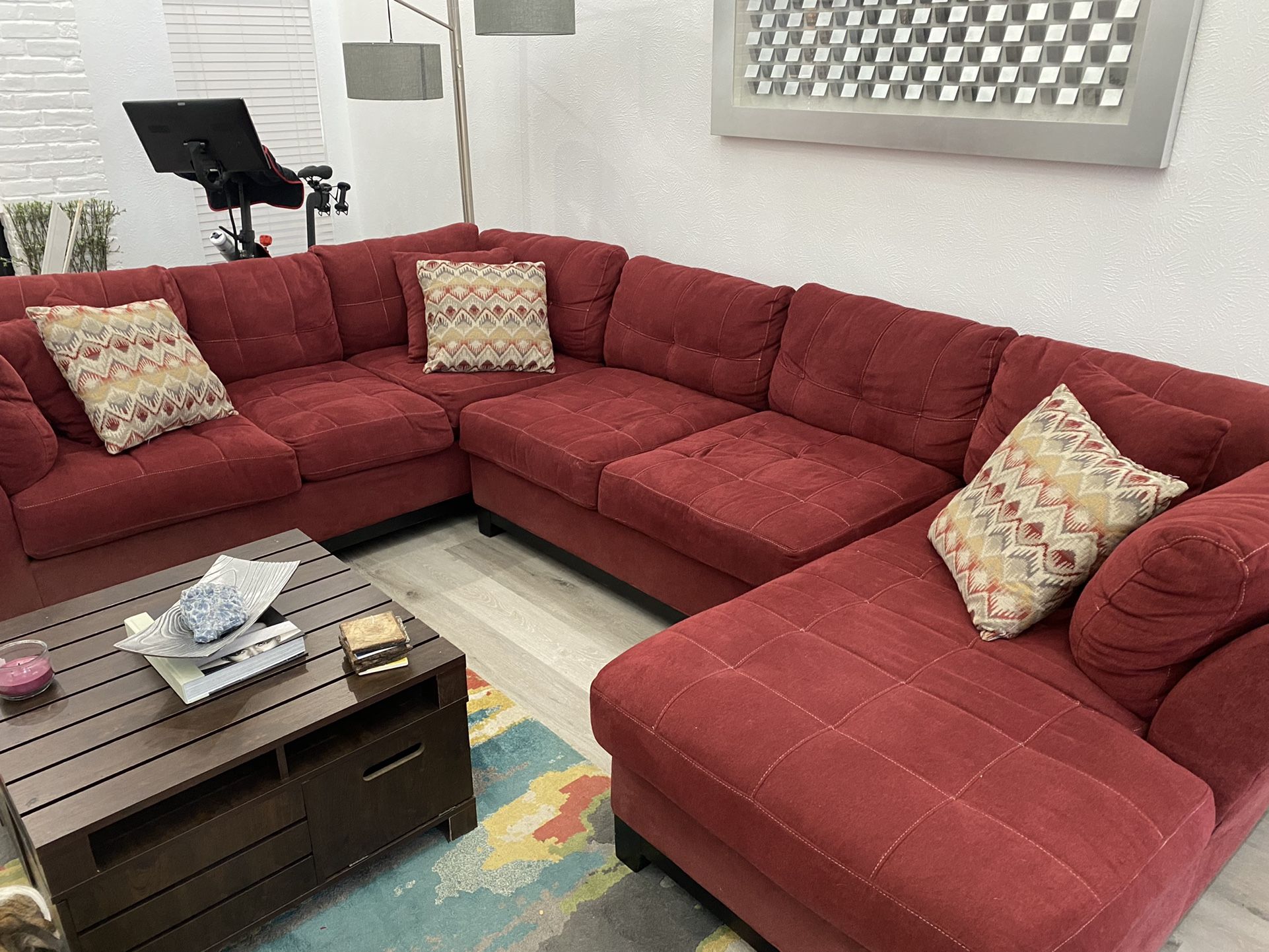 Gorgeous Red Cloth Sofa