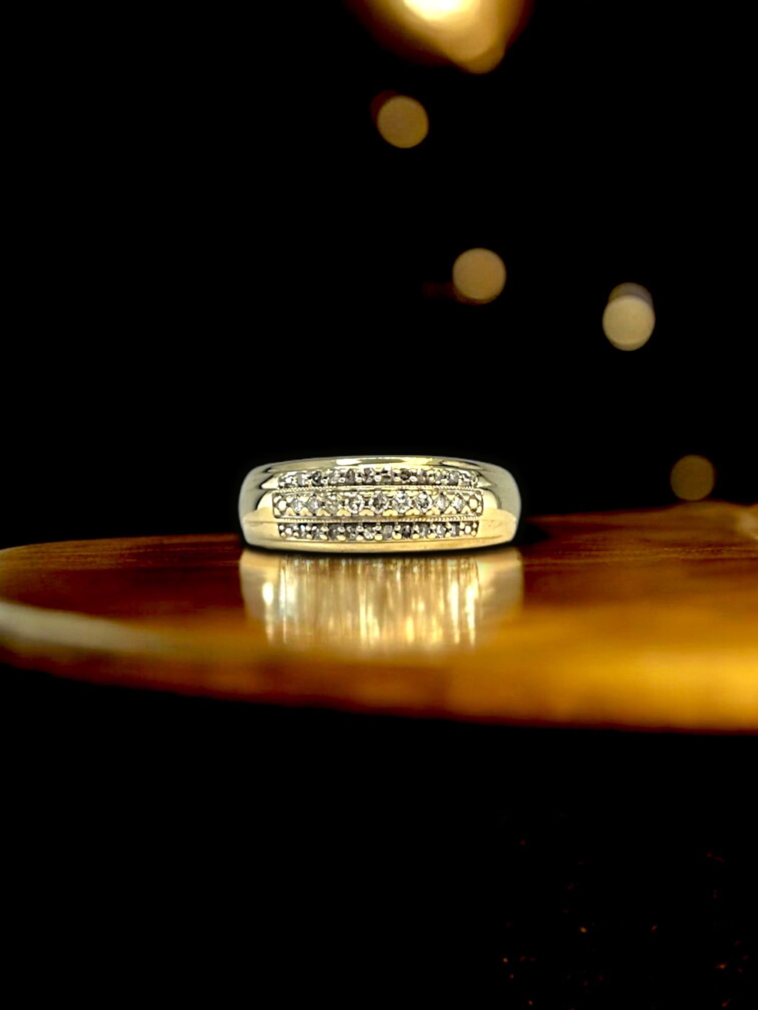 10kt 4.30g Yellow Gold with Small Round Cluster Diamonds Ring.