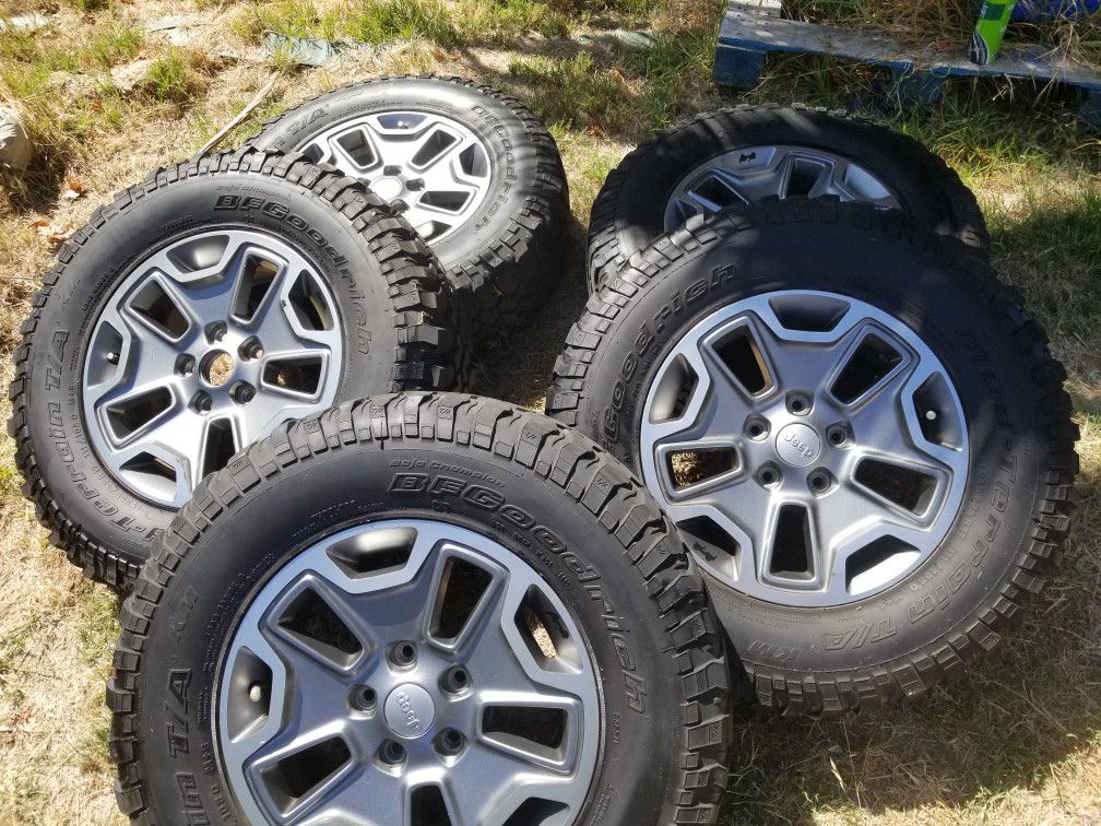 JEEP CHEROKEE FACTORY WHEELS W/ TIRES. SET OF 5. XLNT CONDITION