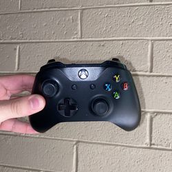 XBox One Controller (Works just fine)
