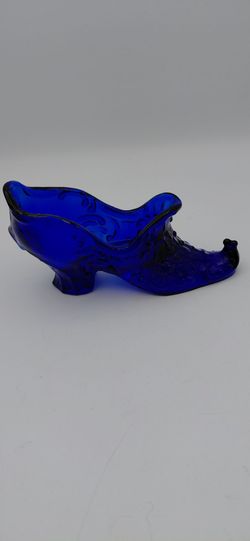 Beautiful Vintage Mosser Victorian Style Cobalt Blue Glass Slipper With Embossed Scroll Work