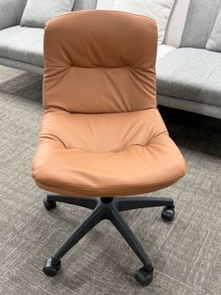 brown rolling chair with a soft padded seat. Adjustable height with smooth rolling wheels and a swivel base. Great for a desk, office, vanity, or smal