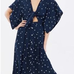 midi dress with white polka dots #polkadot  navy polka dot, midi dress, flowy, carefree style, white dots, summer outfit, breezy fabric, retro 