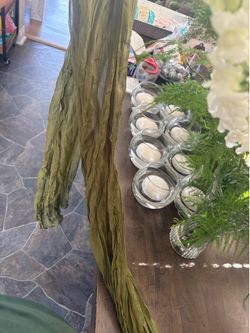 8 Green table runners