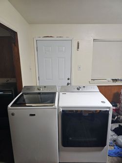 MAYTAG WASHER AND DRYER SET BOTH ELECTRIC XL CAPACITY 5.0 CU CLEAN AND DESINFECTED DELIVERY AVAILABLE FOR EXTRA FEE