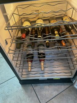 Wine cooler, very clean only need to thermostat
