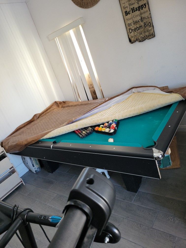 POOL TABLE