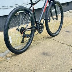 Bike Mongoose 27 Wheels 18 Frame 