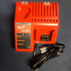 Milwaukee - M12 and M18 12-Volt/18-Volt Lithium-Ion Multi-Voltage Battery Charger