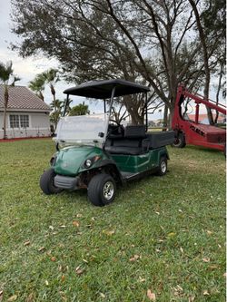 2016 Yamaha Adventure two golf cart
