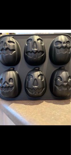 Skeleton & pumpkin Halloween baking pans