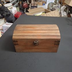 Vintage Rustic Stained Finish Wooden Storage Box For Trinkets & Keepsakes With Domed Lid & Metal Latch 5"H X 9"W X 5"D