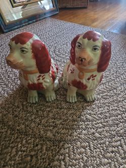 Majolica Spaniels Dogs Figurine  Pair