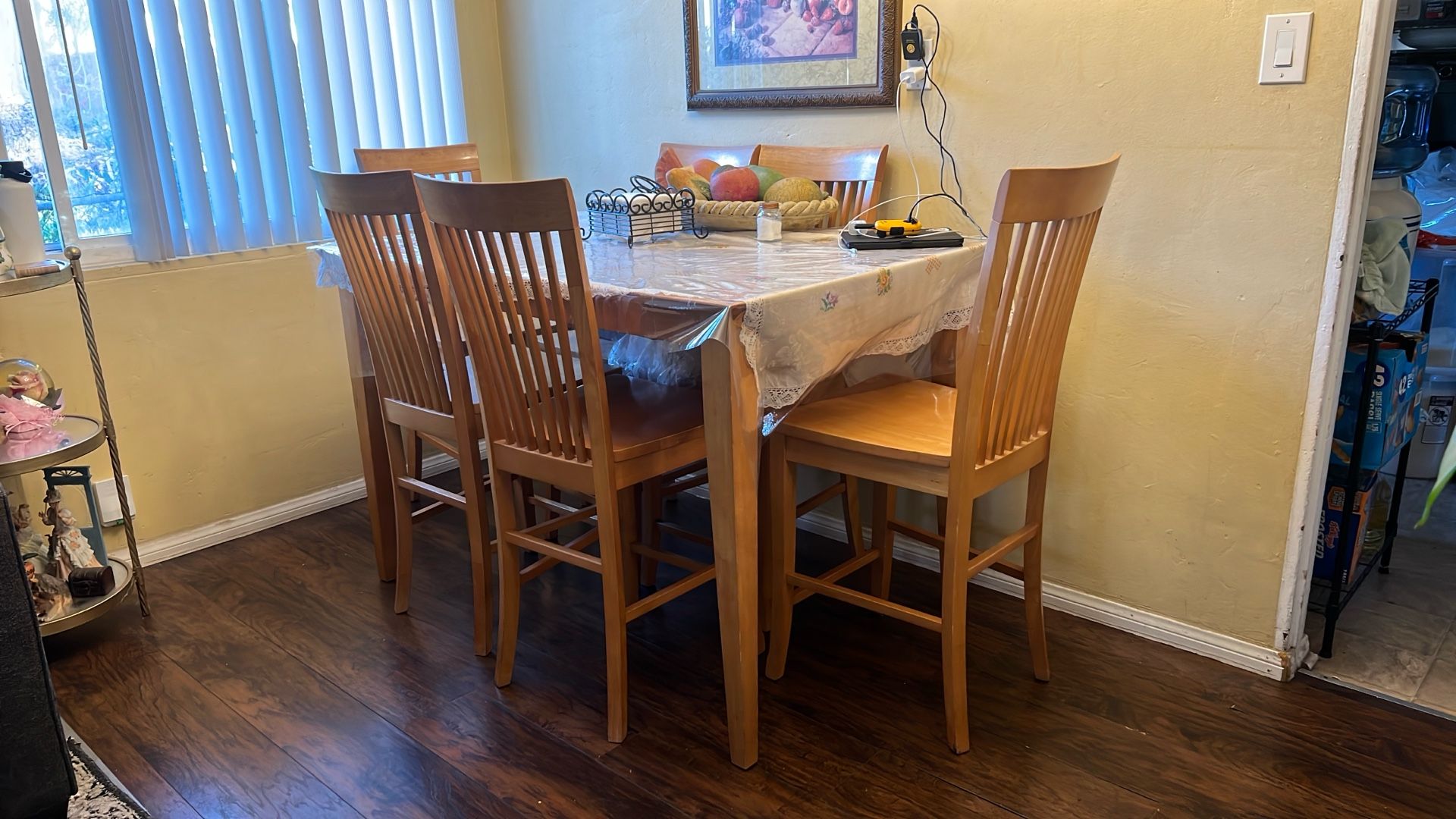 Dinning Table With 6 Chairs