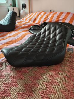 Saddlemen Renegade™ LS Solo Seat – Harley Softail Street Bob FXBB/S