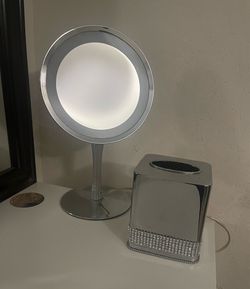 Magnifying Light-up Mirror & Tissue Holder