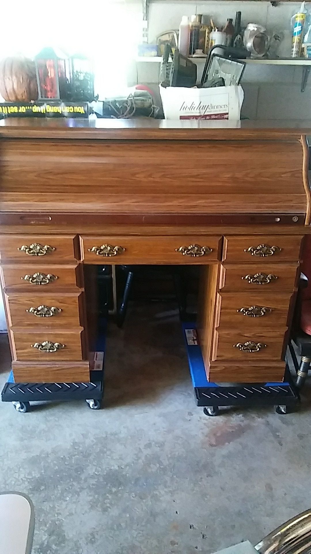 Oak Roll Top Desk. Locking top and file drawer. $100.00 Pick up only.