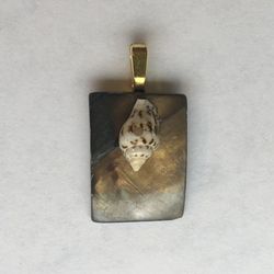 🐚 Beautiful, brown, gemstone pendant with spiral shell