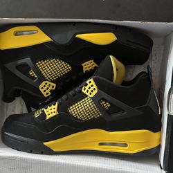 Air Jordan 4 "Thunder"