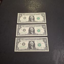 3 Collectible One Dollar Bills W/Consecutive Serial Numbers (See Pics) Have Been In Circulation But In Mint Condition With No Folds Or Creases