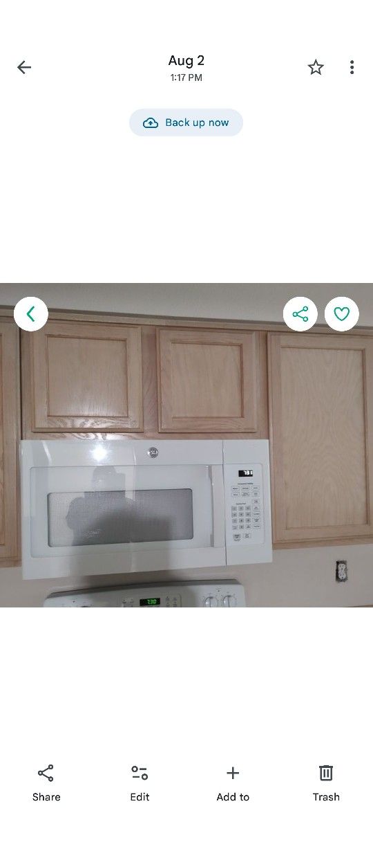 General Electric  Microwave   Excellent Condition Work Great 