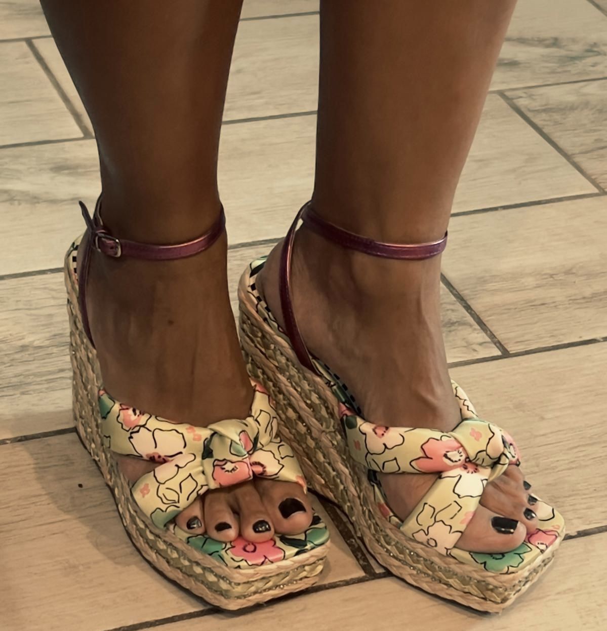 Betsey Johnson Women's Sandal Wedges Chunky Floral  Pink Green Heels Size 8M