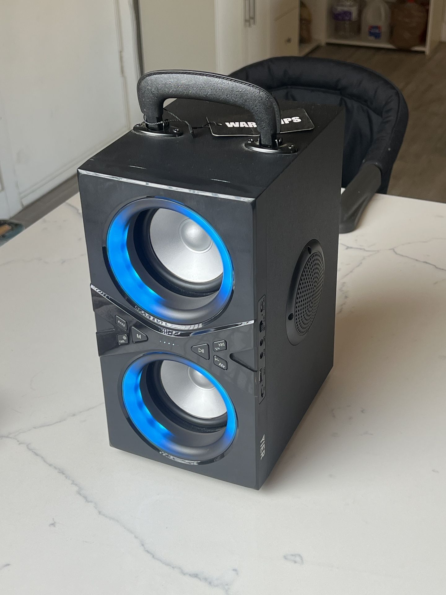 Yier Bluetooth Speaker. RGB. Loud Bass. Like New.