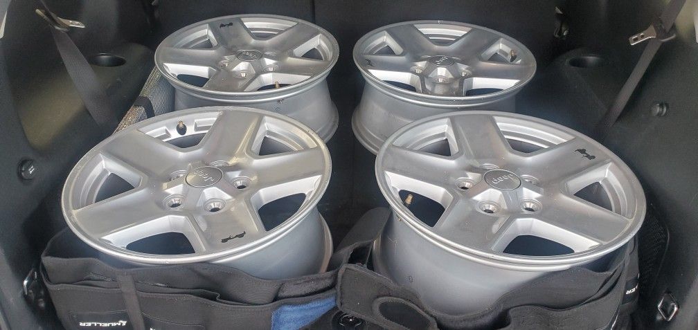 2013 JEEP MOPAR FACTORY 17X7.5 CAST ALUMINUM WHEELS

